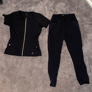 Jaanuu scrub set size small